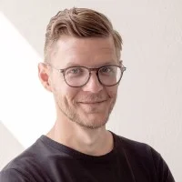 Johan E Henricson
